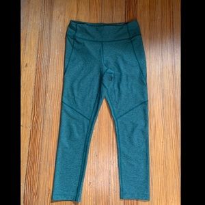 Outdoor voices 3/4 warmup legging in evergreen 🌲 (M)